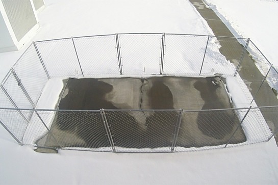 Die Testfläche aus beheizbarem Beton nach intensivem Schneefall